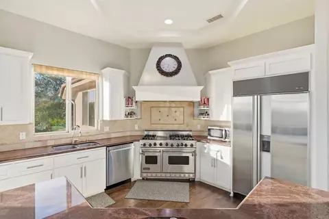 Kitchen - 14040 Iris Ln, Poway, CA 92064 photo 2 of 5