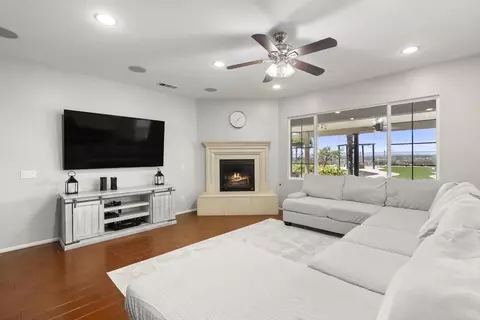 Living - 33896 Galleron St, Temecula, CA 92592 photo 2 of 4