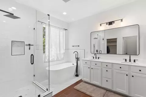 Bath - 33896 Galleron St, Temecula, CA 92592 photo 1 of 2