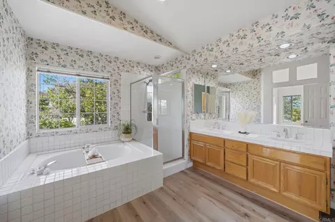 Bath - 1843 Centennial Way, Escondido, CA 92026 photo 1 of 3