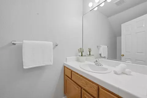 Bath - 1843 Centennial Way, Escondido, CA 92026 photo 3 of 3