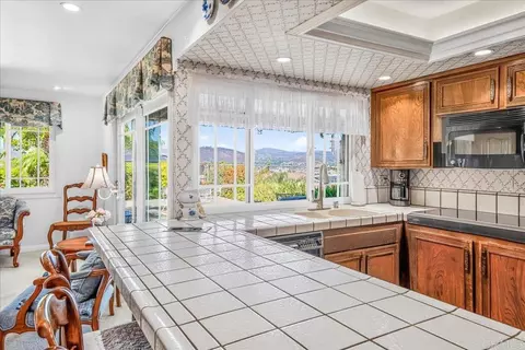 Kitchen - 1600 Swallow Dr, El Cajon, CA 92020 photo 3 of 4