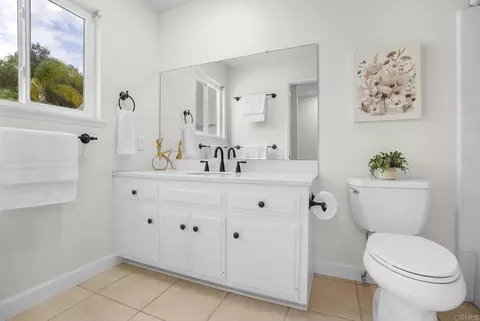 Bath - 2645 Daisy Ln, Fallbrook, CA 92028 photo 2 of 2