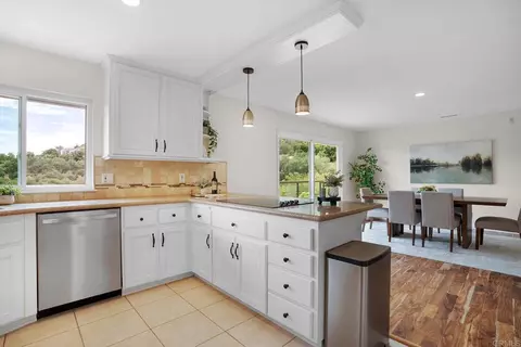 Kitchen - 2645 Daisy Ln, Fallbrook, CA 92028 photo 3 of 4