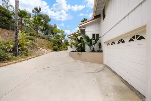 Exterior - 2645 Daisy Ln, Fallbrook, CA 92028 photo 5 of 7