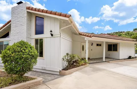 Exterior - 2645 Daisy Ln, Fallbrook, CA 92028 photo 2 of 7