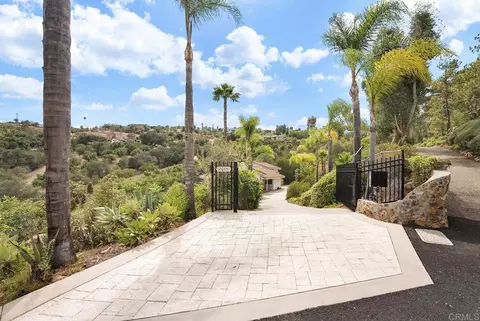 Exterior - 2645 Daisy Ln, Fallbrook, CA 92028 photo 3 of 7