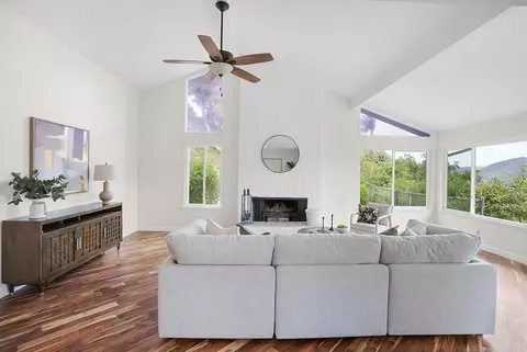Living - 2645 Daisy Ln, Fallbrook, CA 92028 photo 2 of 3