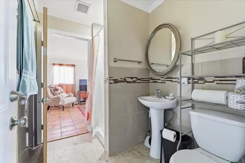 Bath - 1032 Iris Ave, Imperial Beach, CA 91932 photo 3 of 3