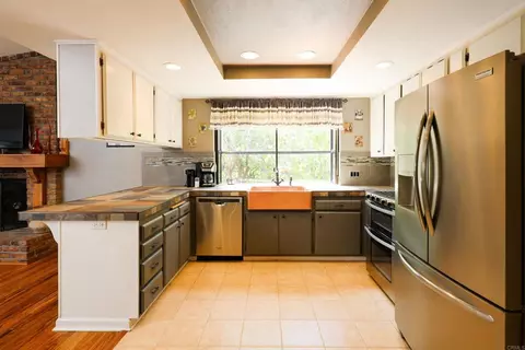 Kitchen - 11071 El Nopal, Lakeside, CA 92040 photo 2 of 2