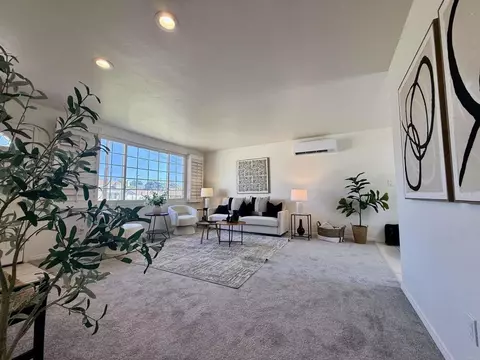 6954 Ballinger, San Diego, CA 92119