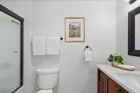 Bath - 361 E James Ct, Chula Vista, CA 91910 photo 2 of 3