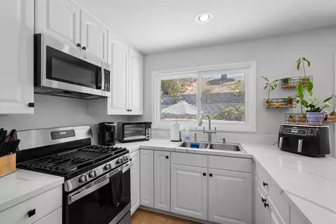 Kitchen - 9601 Halberns Blvd, Santee, CA 92071 photo 4 of 4