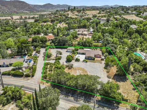 View/Area - 3131 Summit Dr, Escondido, CA 92025 photo 2 of 10