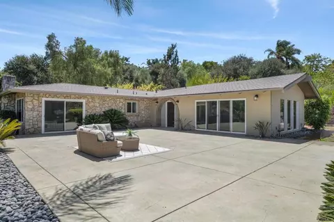 Exterior - 3131 Summit Dr, Escondido, CA 92025 photo 3 of 11
