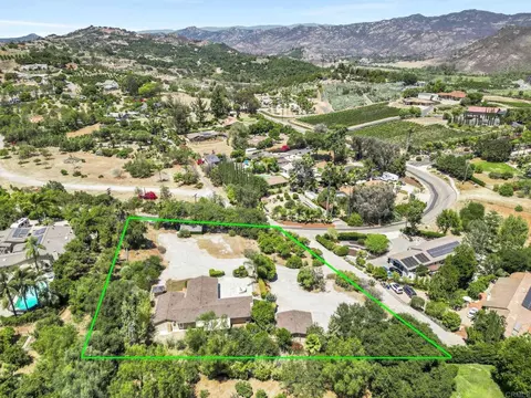 View/Area - 3131 Summit Dr, Escondido, CA 92025 photo 7 of 10
