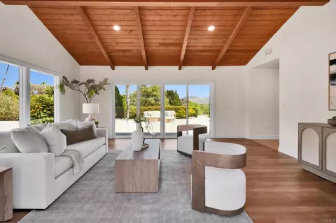 Living - 3131 Summit Dr, Escondido, CA 92025 photo 4 of 5