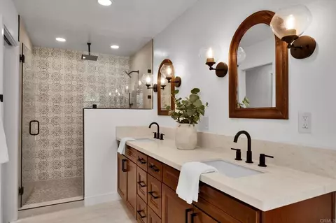 Bath - 3131 Summit Dr, Escondido, CA 92025 photo 1 of 4