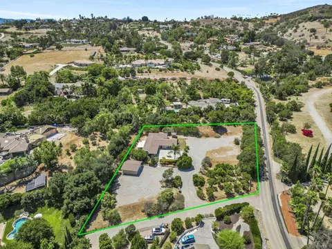 View/Area - 3131 Summit Dr, Escondido, CA 92025 photo 9 of 10