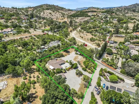 View/Area - 3131 Summit Dr, Escondido, CA 92025 photo 8 of 10