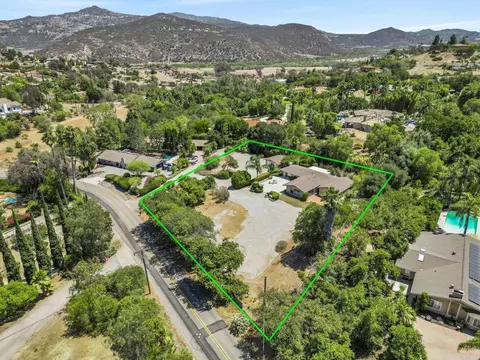 View/Area - 3131 Summit Dr, Escondido, CA 92025 photo 4 of 10