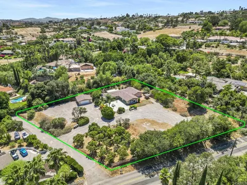 View/Area - 3131 Summit Dr, Escondido, CA 92025 photo 1 of 10