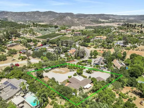 View/Area - 3131 Summit Dr, Escondido, CA 92025 photo 6 of 10
