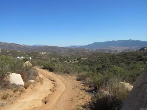 36 Leoney Ct, Jamul, CA 91935 photo 6