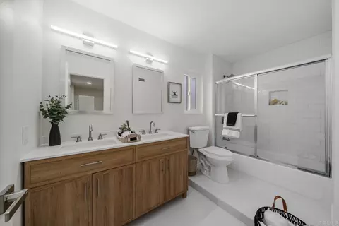 Bath - 779 Cholla Rd, Chula Vista, CA 91910 photo 2 of 4