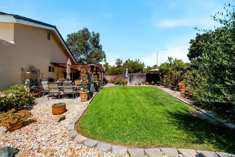 Exterior - 1663 Linda Sue Ln, Encinitas, CA 92024 photo 5 of 8