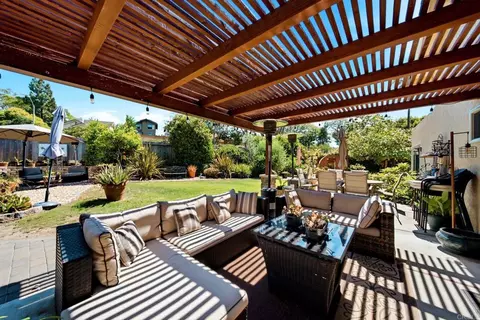 Exterior - 1663 Linda Sue Ln, Encinitas, CA 92024 photo 3 of 8