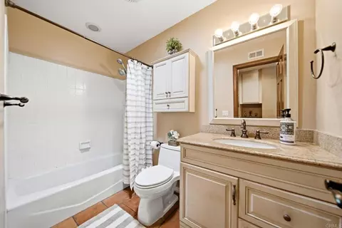 Bath - 1663 Linda Sue Ln, Encinitas, CA 92024 photo 3 of 3