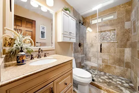 Bath - 1663 Linda Sue Ln, Encinitas, CA 92024 photo 2 of 3