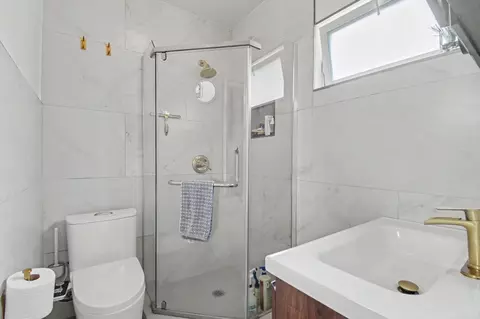 Bath - 1150 14th St, Imperial Beach, CA 91932 photo 2 of 3