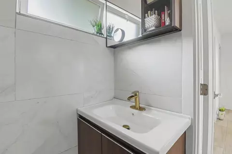 Bath - 1150 14th St, Imperial Beach, CA 91932 photo 3 of 3