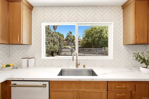 Kitchen - 1024 Circle Dr, Escondido, CA 92025 photo 3 of 7