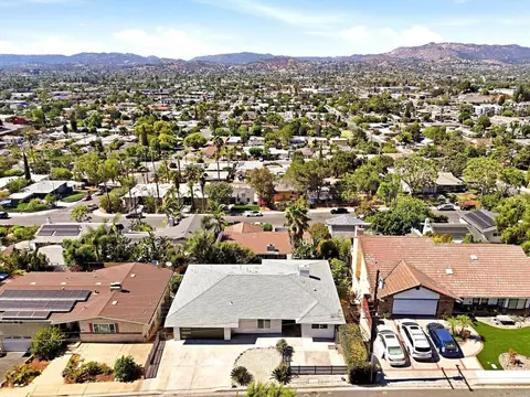View/Area - 1024 Circle Dr, Escondido, CA 92025 photo 4 of 5