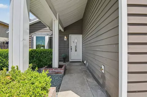 Entry Way - 104 Lechuza Ln, Spring Valley, CA 91977 photo 1 of 1