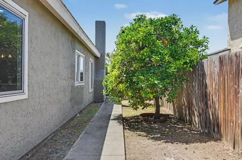 Exterior - 104 Lechuza Ln, Spring Valley, CA 91977 photo 9 of 11