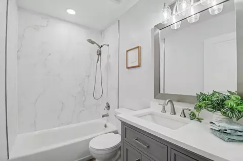 Bath - 104 Lechuza Ln, Spring Valley, CA 91977 photo 1 of 2