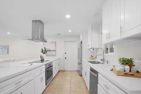 Kitchen - 14135 York Ave, Poway, CA 92064 photo 2 of 6