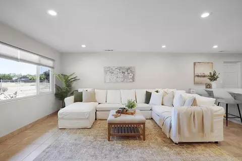 Living - 14135 York Ave, Poway, CA 92064 photo 3 of 4