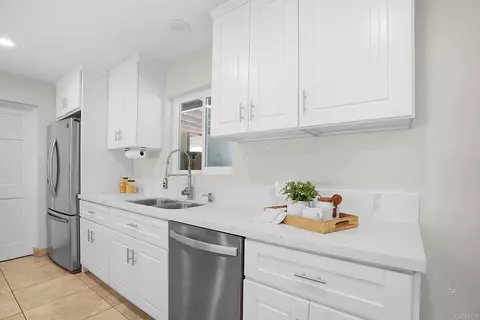 Kitchen - 14135 York Ave, Poway, CA 92064 photo 3 of 6
