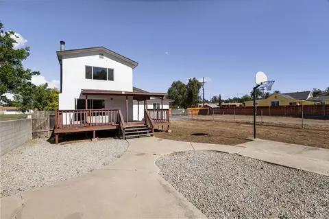 Exterior - 611 9th St, Ramona, CA 92065 photo 5 of 10