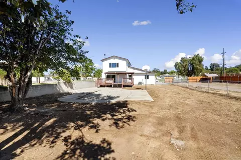 Exterior - 611 9th St, Ramona, CA 92065 photo 9 of 10