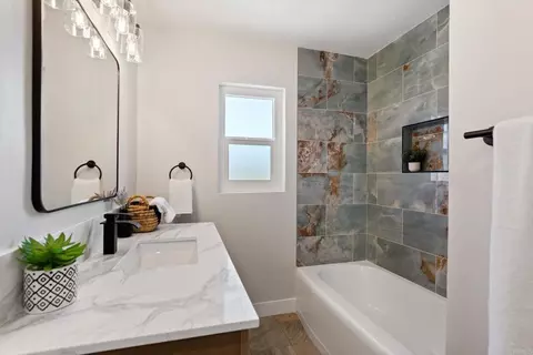 Bath - 611 9th St, Ramona, CA 92065 photo 1 of 3