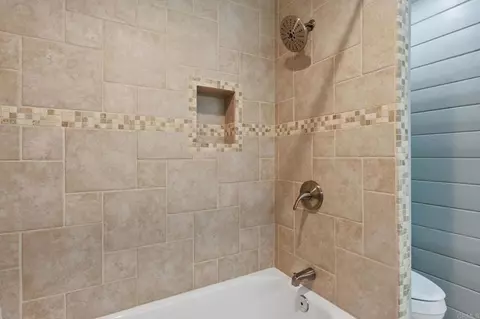 Bath - 2438 Duraznitos Rd, Ramona, CA 92065 photo 2 of 4