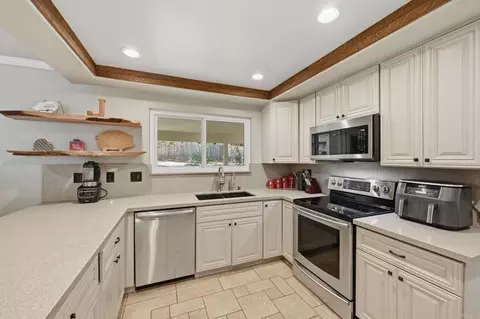 Kitchen - 2438 Duraznitos Rd, Ramona, CA 92065 photo 3 of 3