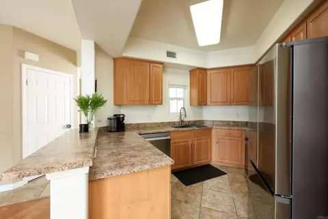 Kitchen - 2724 Lake Pointe Dr #239, Spring Valley, CA 91977 photo 1 of 3