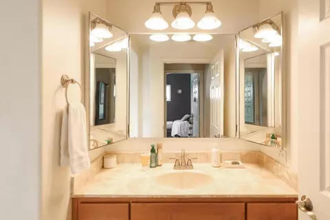 Bath - 2724 Lake Pointe Dr #239, Spring Valley, CA 91977 photo 3 of 3